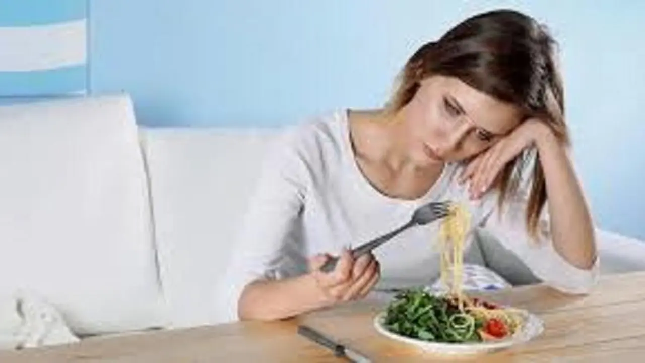 تفسير دعوة شخص لتناول طعام في المنام بين الدلالة الإيجابية والتحذير من العلامات الخطرة